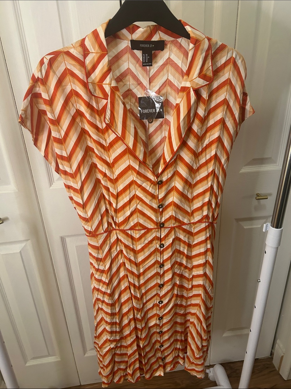 NWT. Forever 21 Orange and Cream Chevron Dress